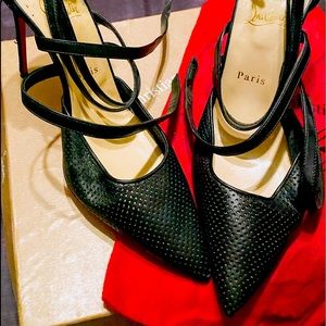 Size 9 black cross straps.